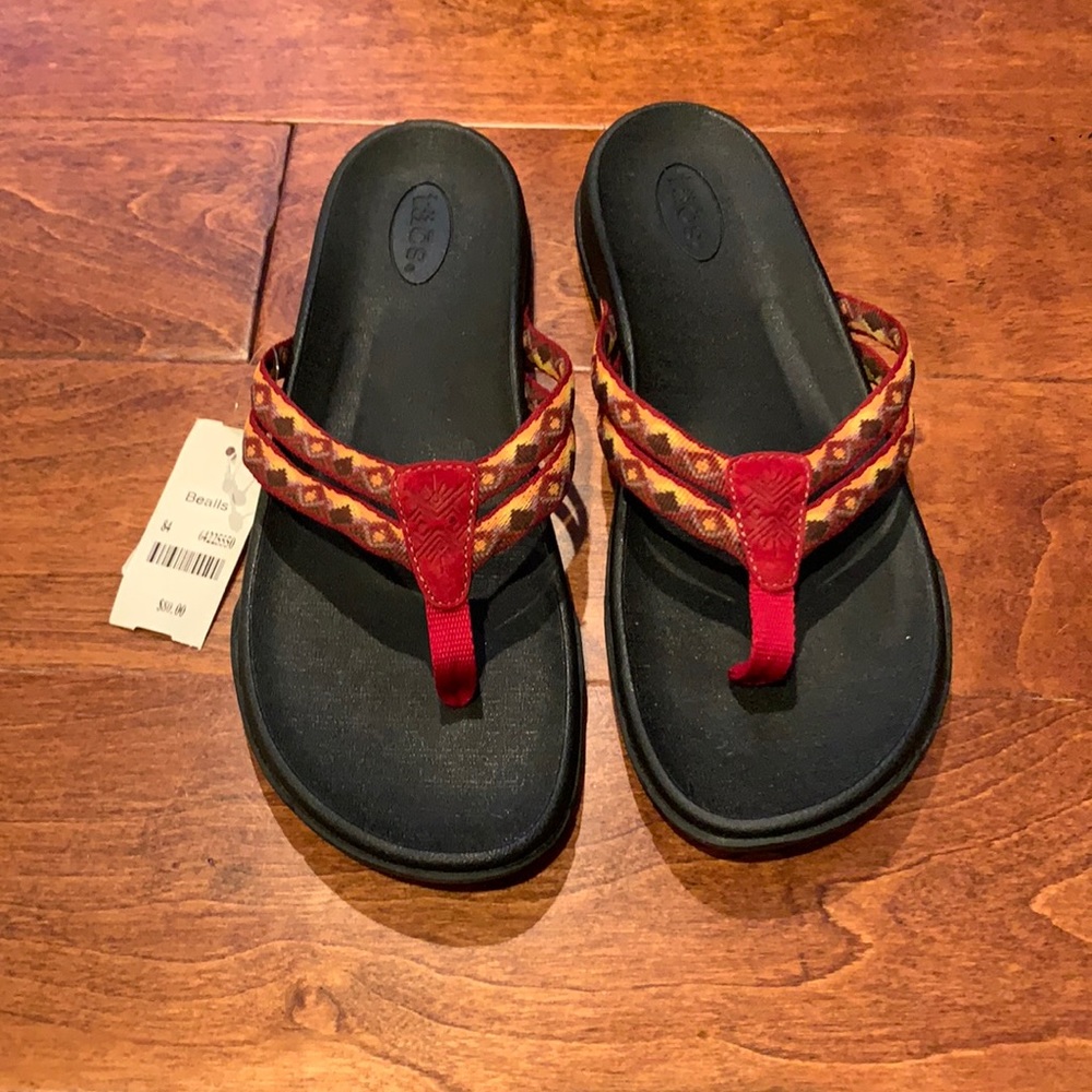 NWT Taos flip flops